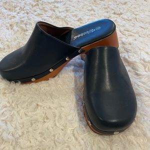 Navy blue clogs